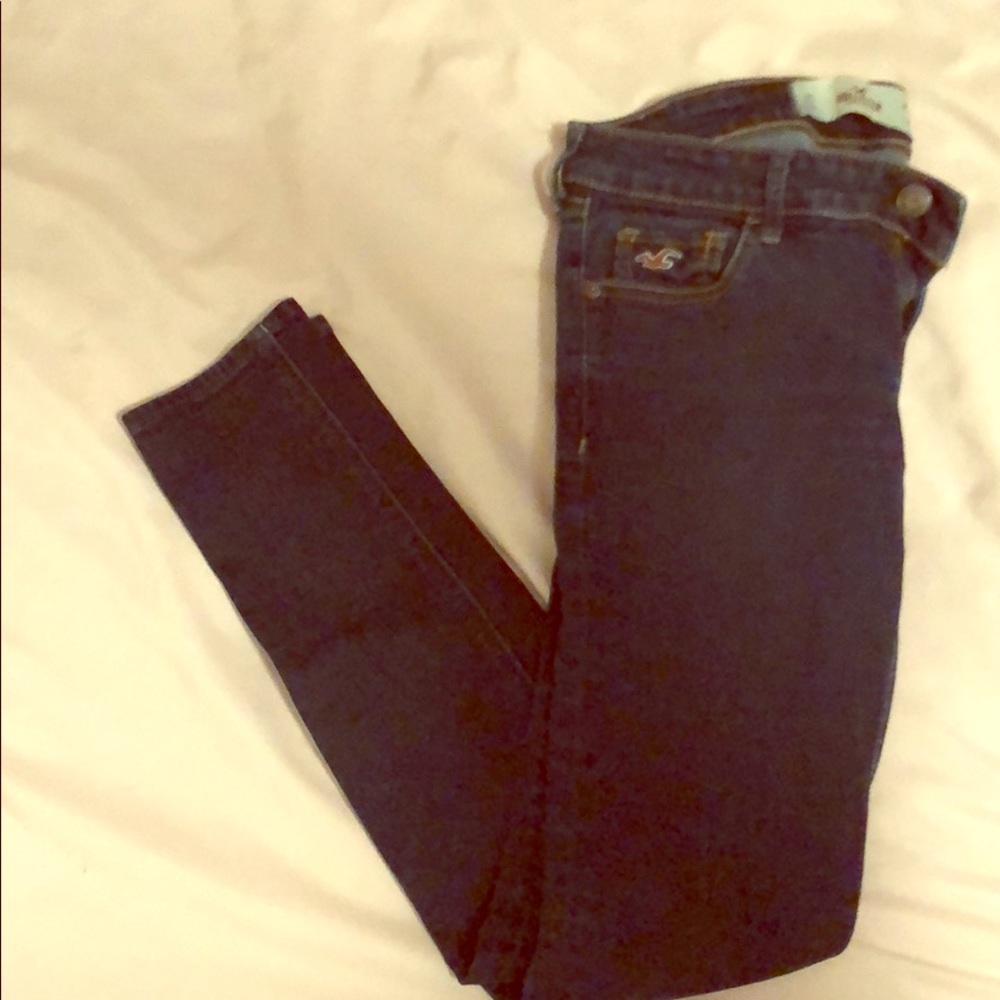 Dark colored Hollister skinny jeans.